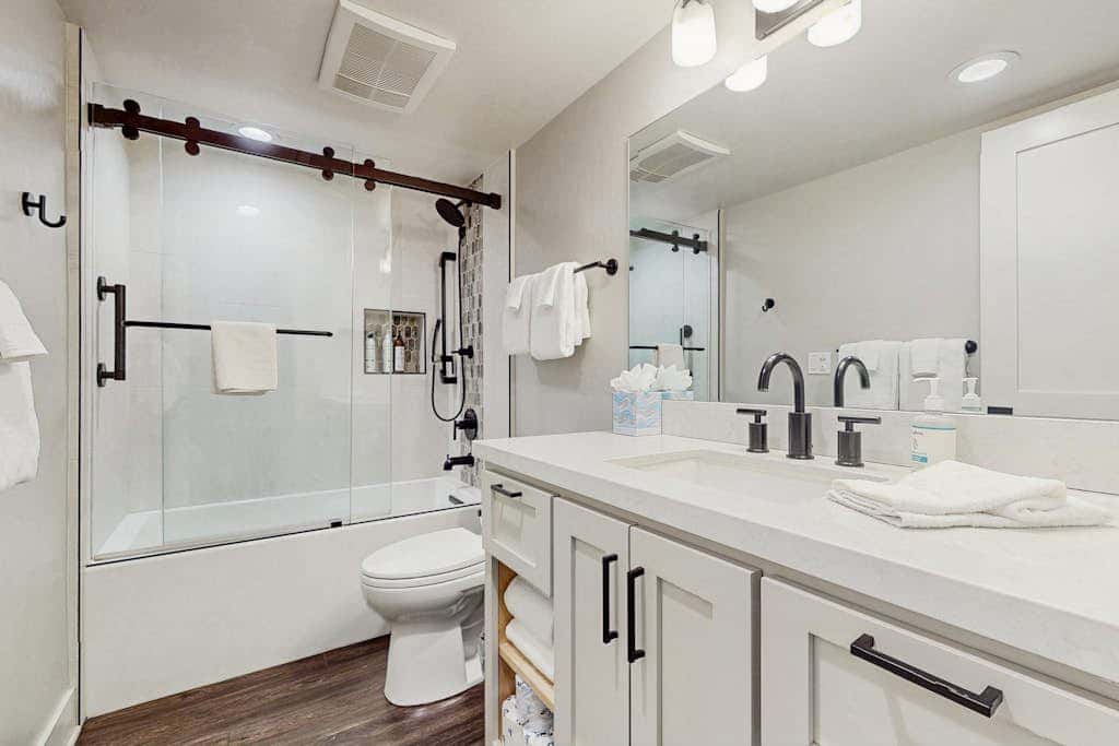 Lodge - Deluxe Studio with Balcony Pool View, Close to Restaurants, Ski Resort