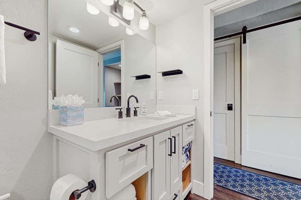 Lodge - Deluxe Studio with Balcony Pool View, Close to Restaurants, Ski Resort