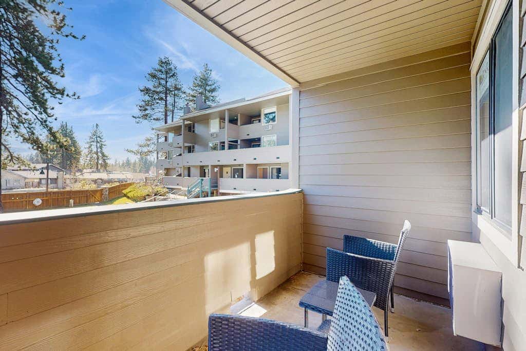 Lodge - Deluxe Studio with Balcony Pool View, Close to Restaurants, Ski Resort
