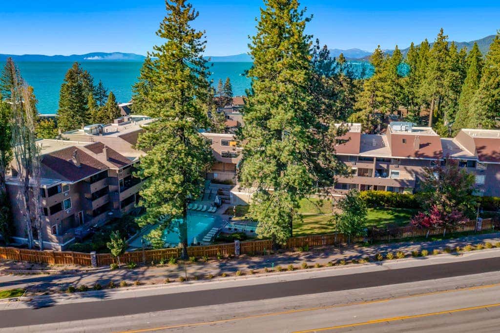 Tranquil townhome with picturesque lake views and an abundance of amenities