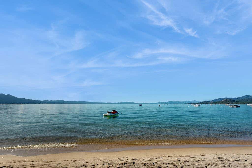 Tranquil townhome with picturesque lake views and an abundance of amenities