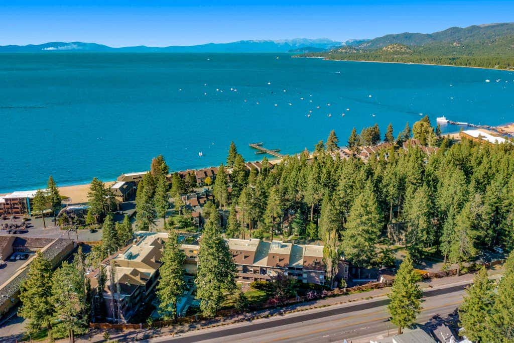 Tranquil townhome with picturesque lake views and an abundance of amenities