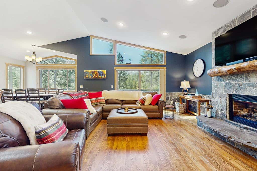 Cozy Tahoe home near the best of South Lake with fireplace, WiFi, & skiing nearby