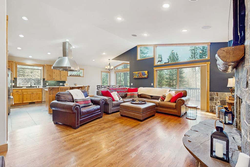 Cozy Tahoe home near the best of South Lake with fireplace, WiFi, & skiing nearby