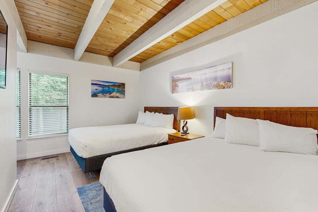 Blissful townhome with gorgeous views of the lake and relaxing amenities
