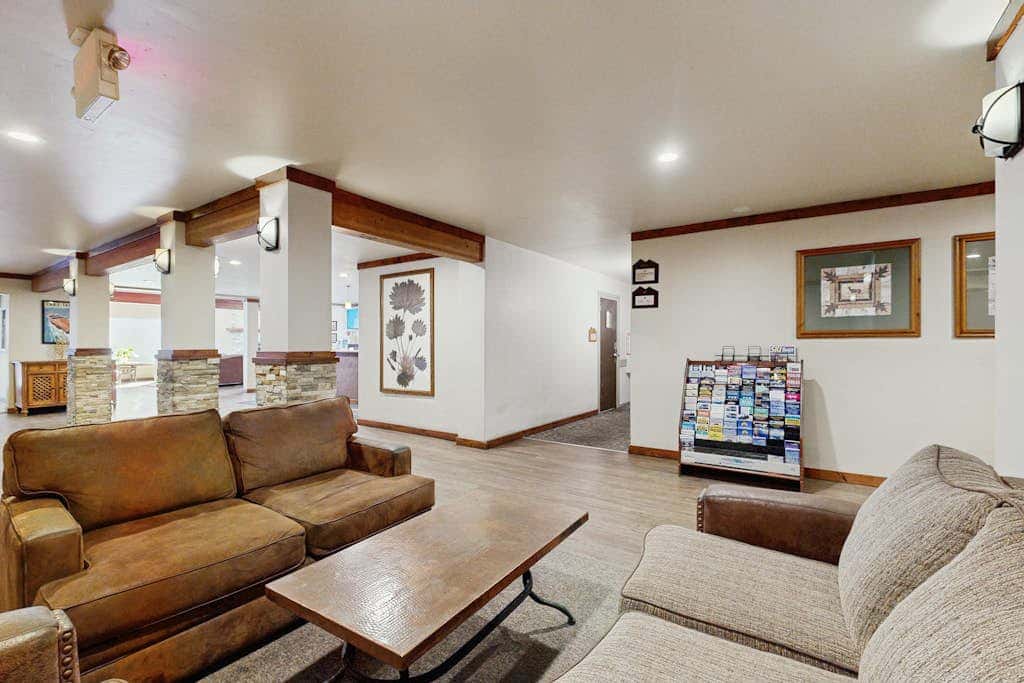Blissful townhome with gorgeous views of the lake and relaxing amenities