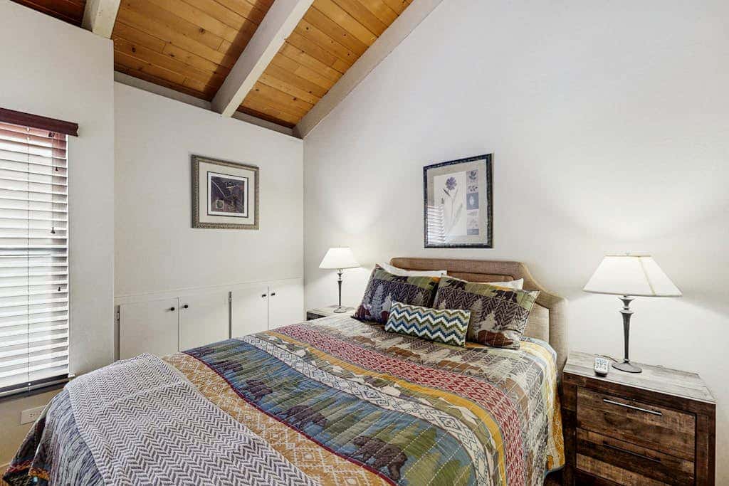 Waterfront townhome with picturesque lake views and a plethora of fun amenities