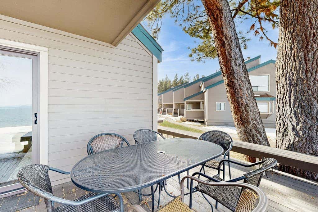 Waterfront townhome with picturesque lake views and a plethora of fun amenities