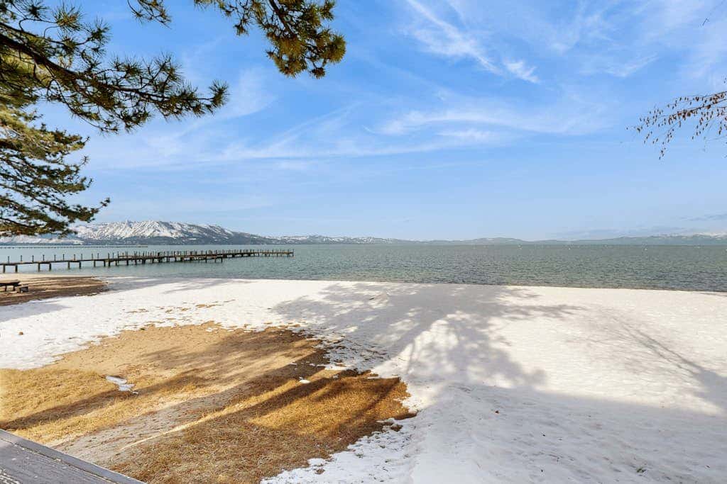 Waterfront townhome with picturesque lake views and a plethora of fun amenities