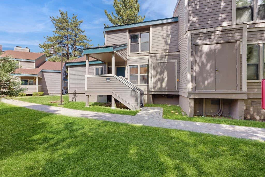 Waterfront townhome with picturesque lake views and a plethora of fun amenities
