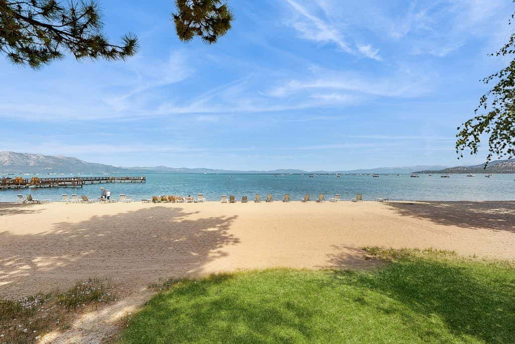 Waterfront townhome with picturesque lake views and a plethora of fun amenities