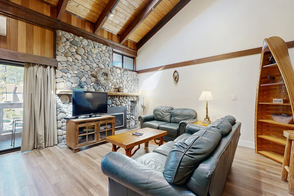 Lake living at it's finest with amazing amenities & minutes to Heavenly