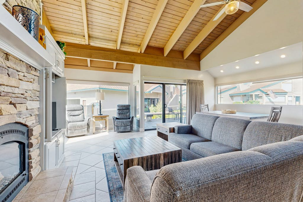Waterview townhome with two lofts for comfortable lounging and aquatic amenities