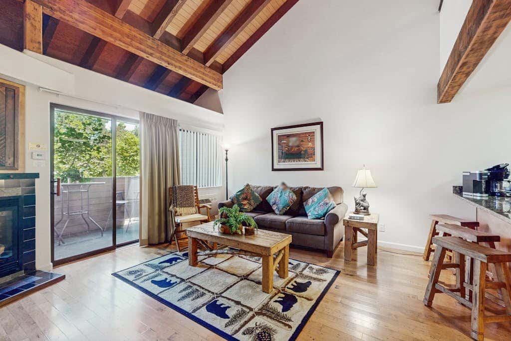 Beautiful Condo with private beach access & shared pools