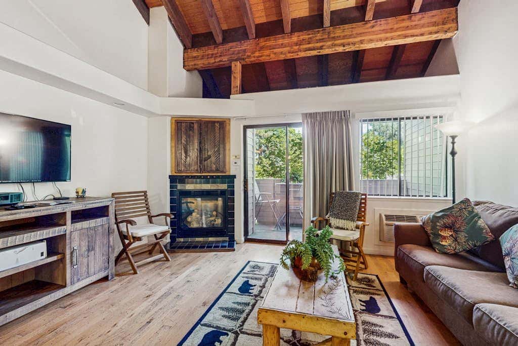 Beautiful Condo with private beach access & shared pools