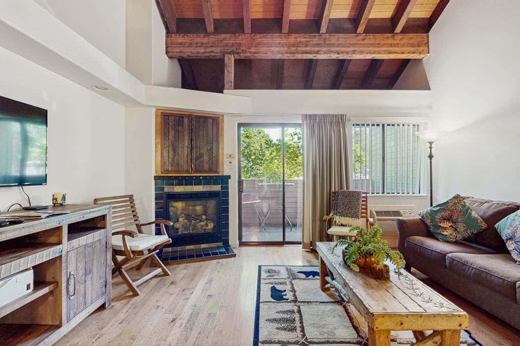 Beautiful Condo with private beach access & shared pools