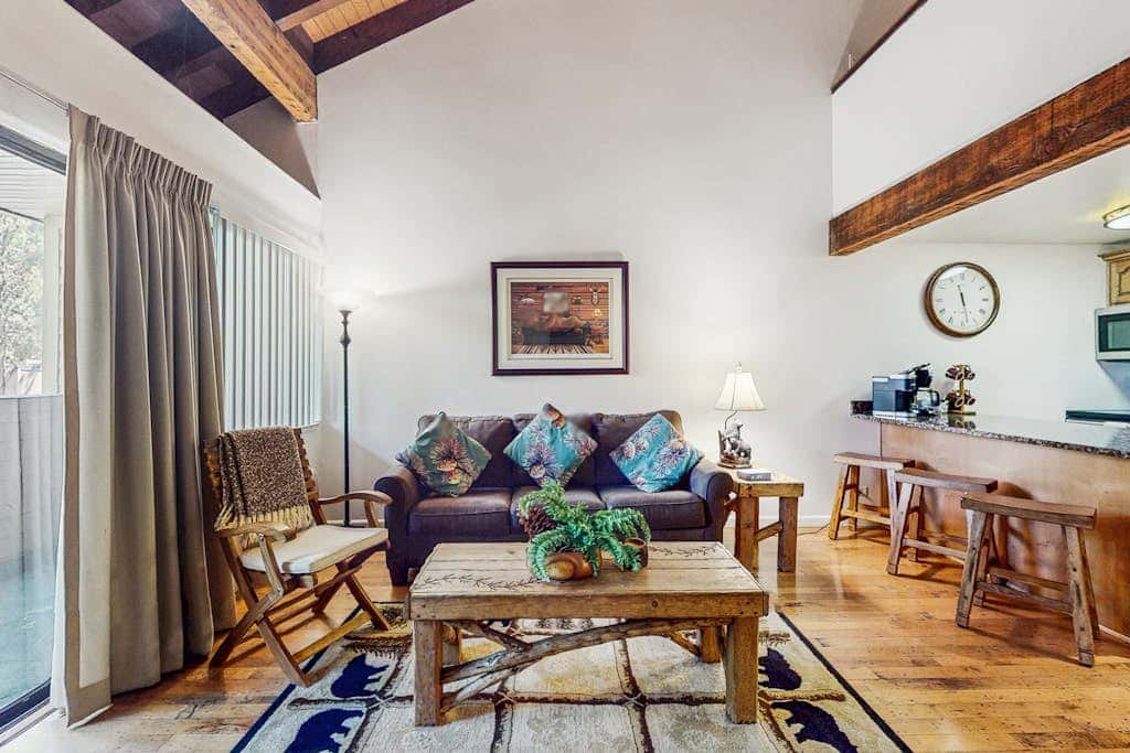 Beautiful Condo with private beach access & shared pools