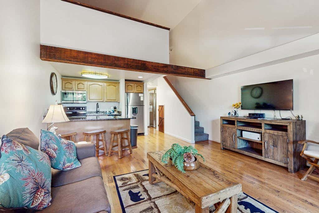 Beautiful Condo with private beach access & shared pools
