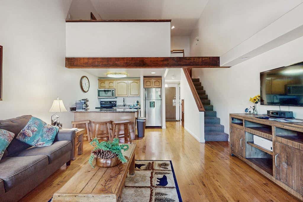 Beautiful Condo with private beach access & shared pools