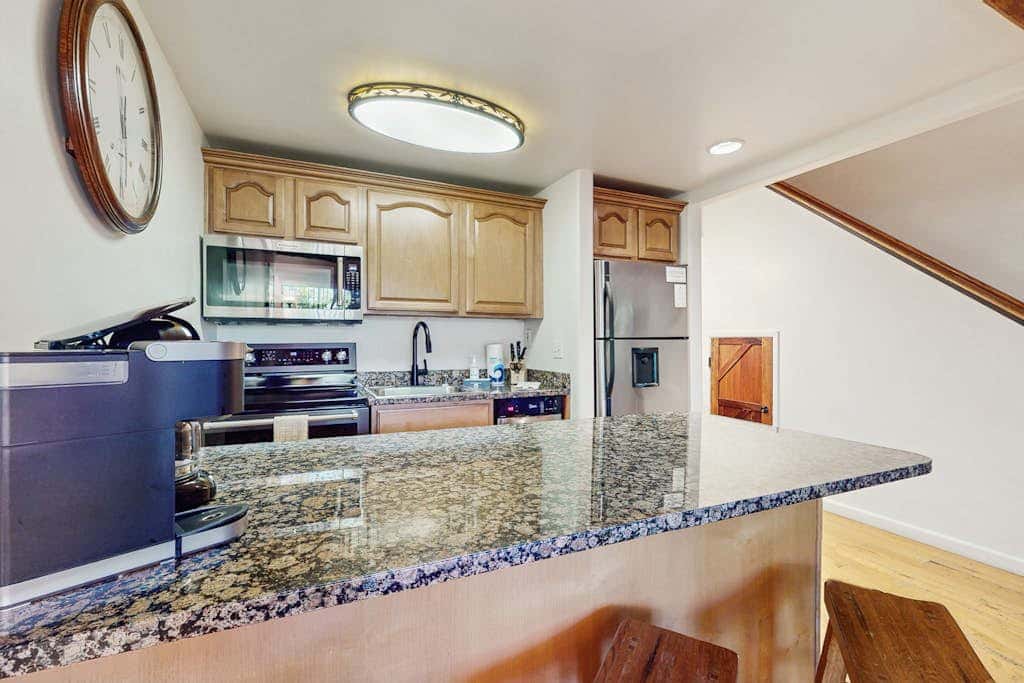 Beautiful Condo with private beach access & shared pools