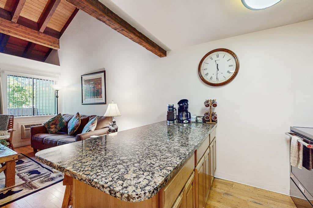 Beautiful Condo with private beach access & shared pools