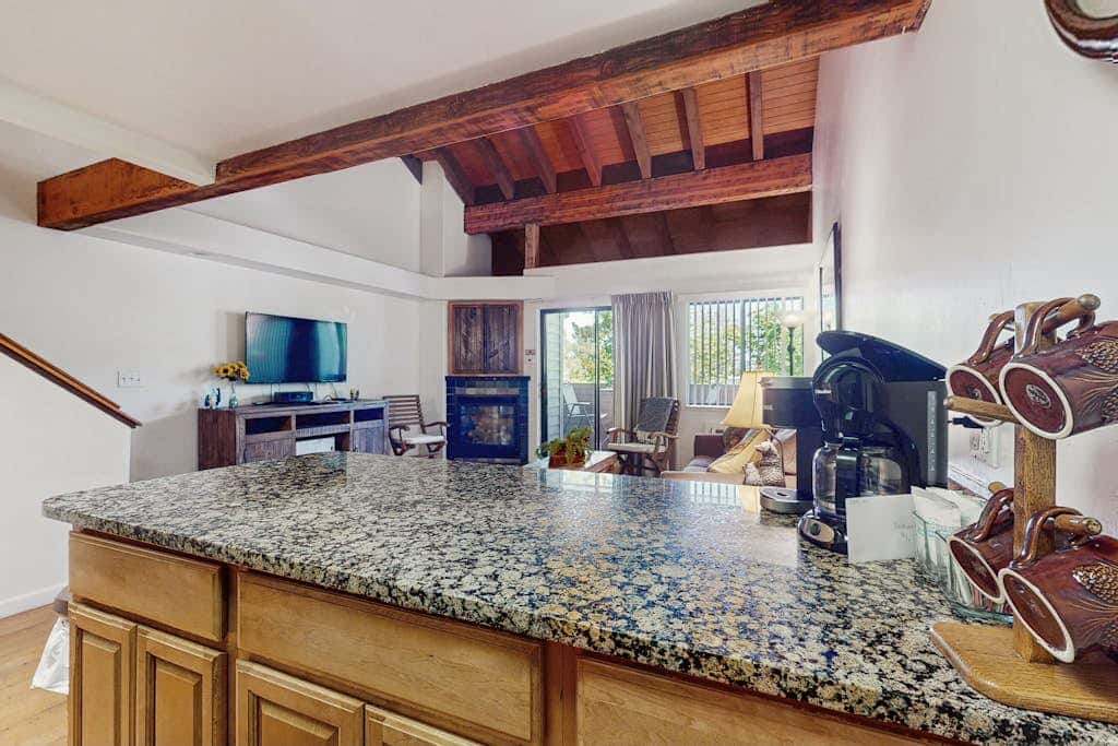Beautiful Condo with private beach access & shared pools
