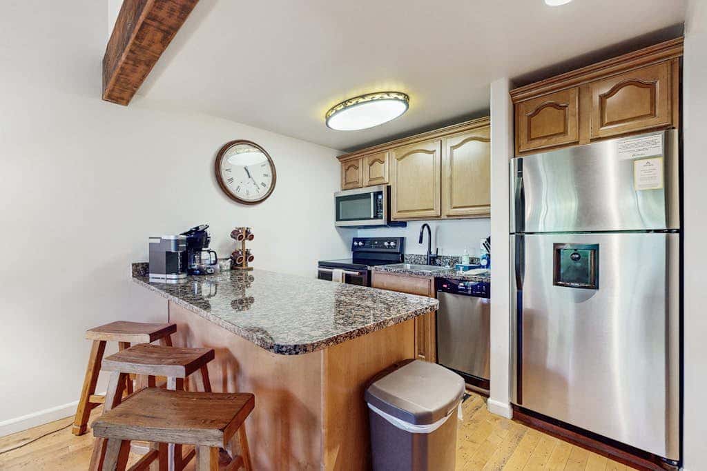 Beautiful Condo with private beach access & shared pools