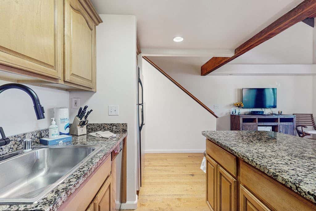 Beautiful Condo with private beach access & shared pools