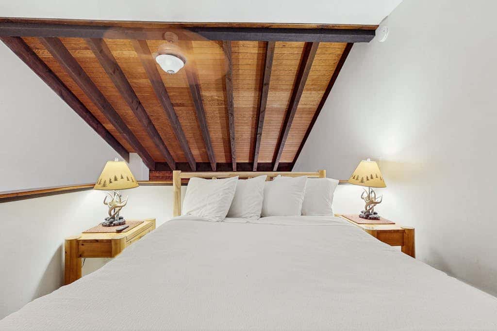 Beautiful Condo with private beach access & shared pools