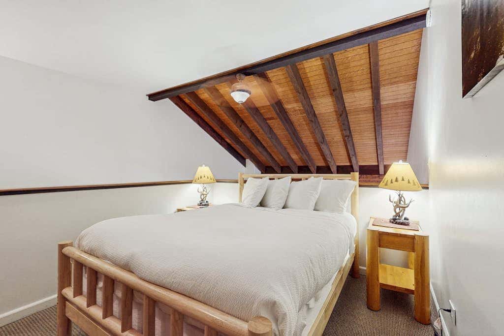 Beautiful Condo with private beach access & shared pools