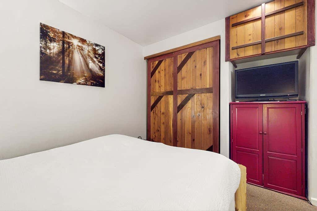 Beautiful Condo with private beach access & shared pools