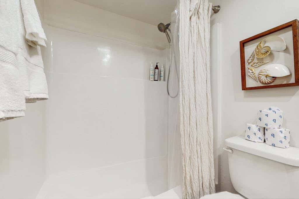 Beautiful Condo with private beach access & shared pools