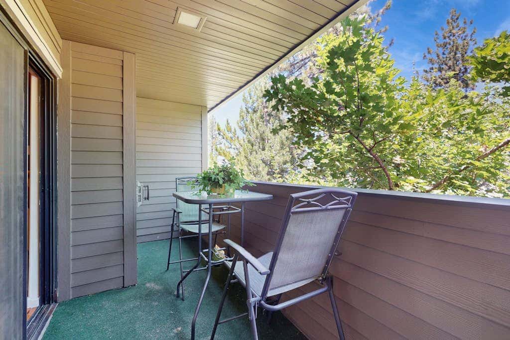 Beautiful Condo with private beach access & shared pools