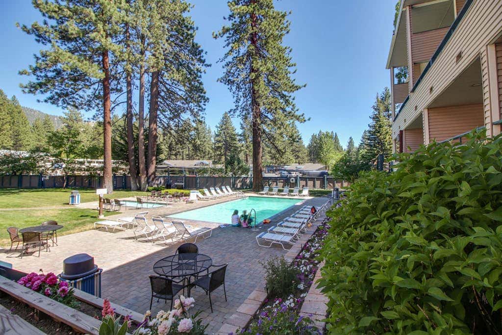 Beautiful Condo with private beach access & shared pools