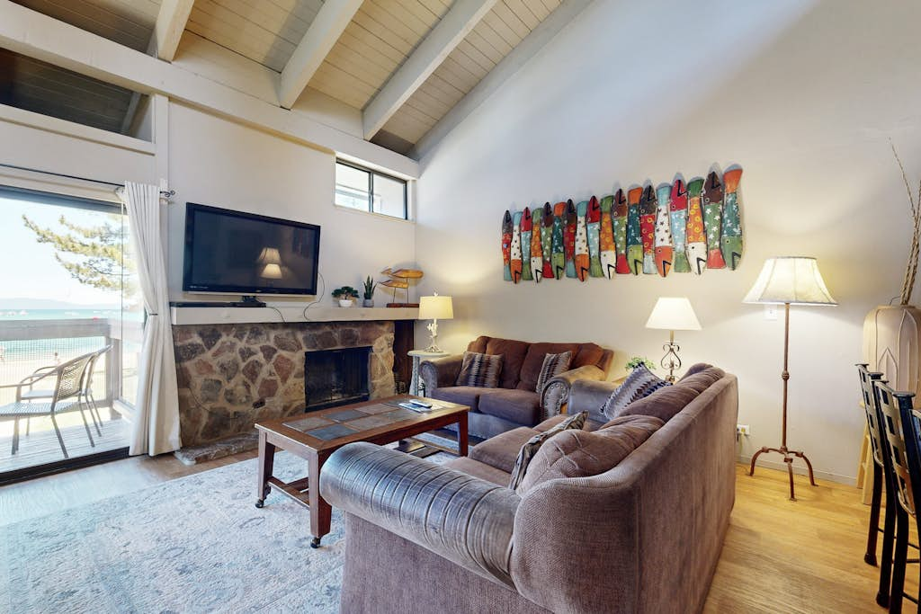 Cozy townhome with private beach access and numerous aquatic amenities to enjoy