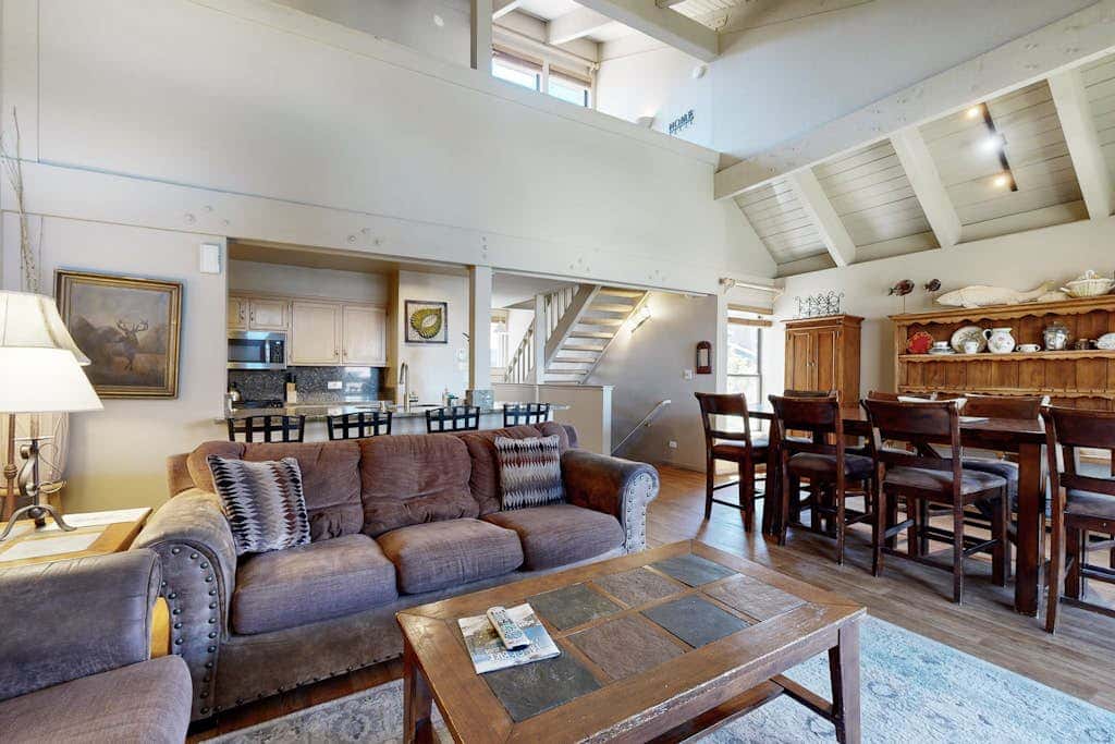 Cozy townhome with private beach access and numerous aquatic amenities to enjoy
