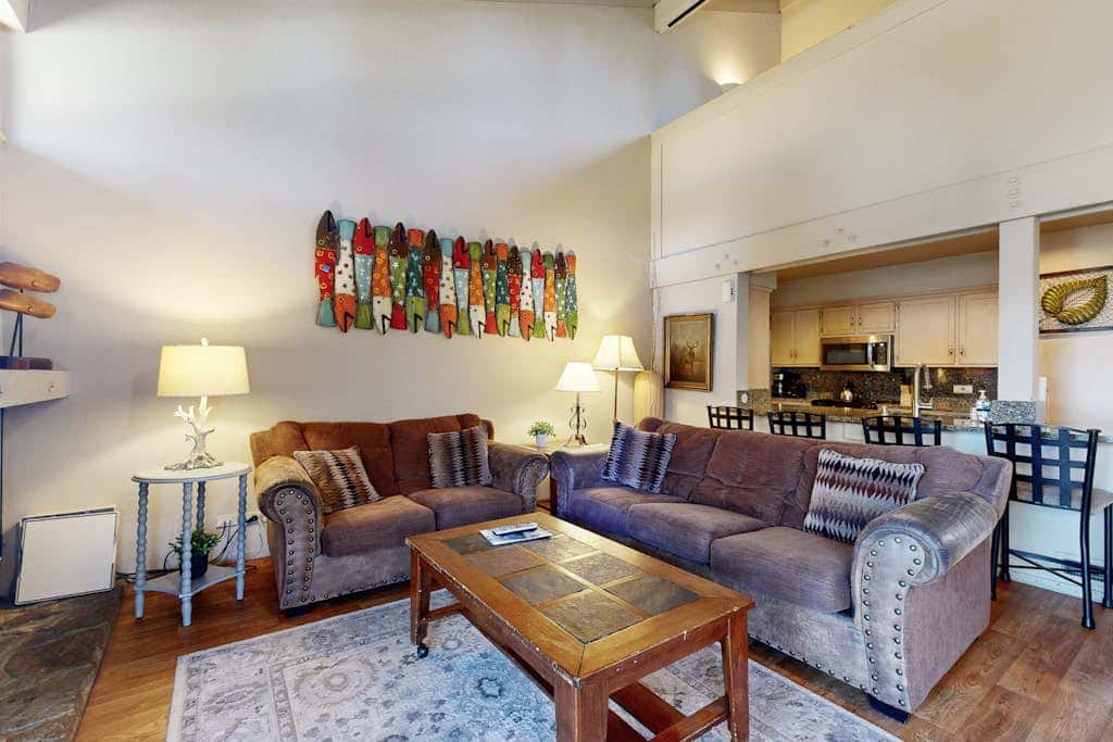 Cozy townhome with private beach access and numerous aquatic amenities to enjoy