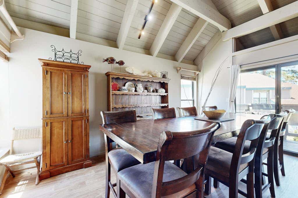 Cozy townhome with private beach access and numerous aquatic amenities to enjoy