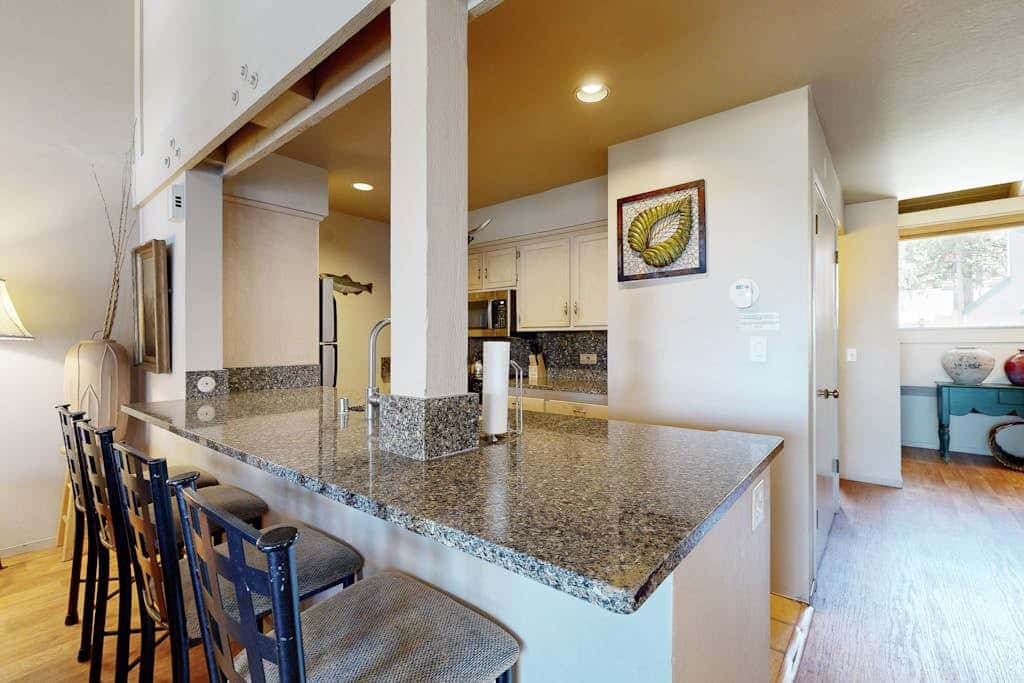 Cozy townhome with private beach access and numerous aquatic amenities to enjoy