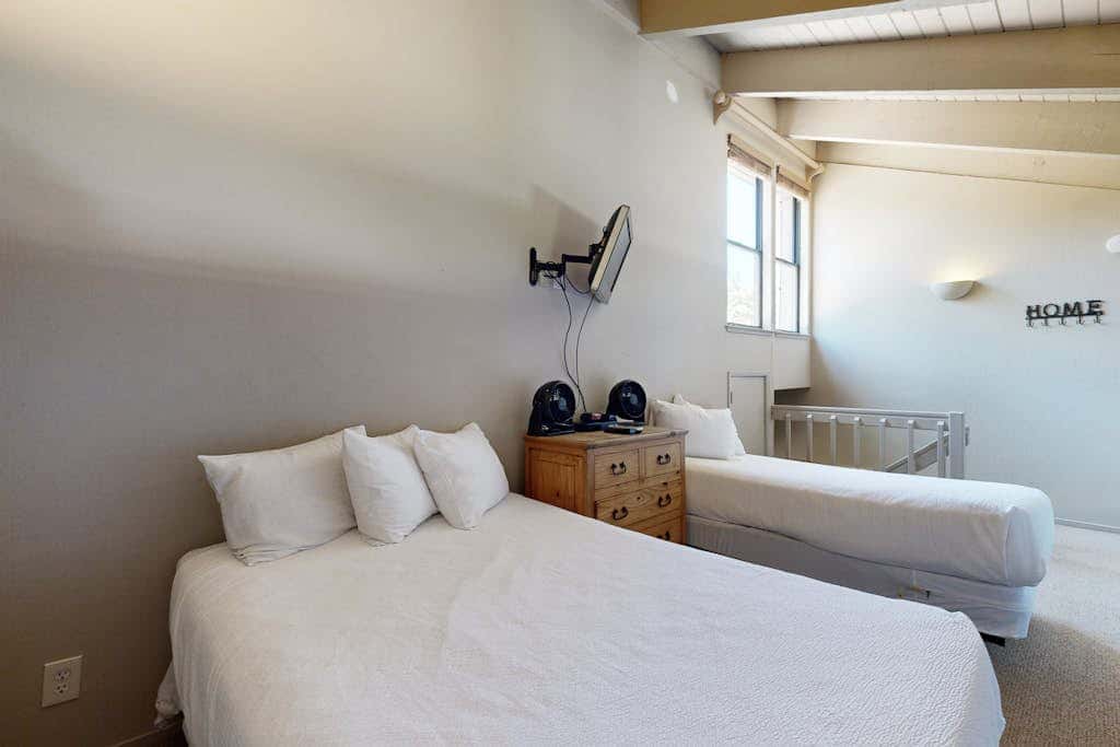 Cozy townhome with private beach access and numerous aquatic amenities to enjoy