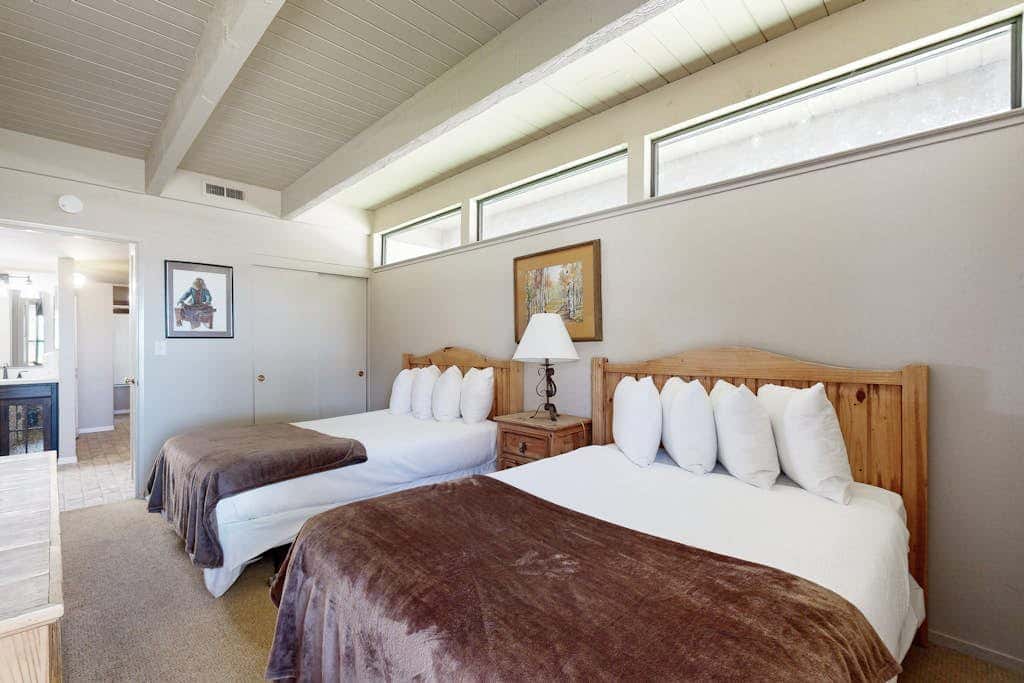 Cozy townhome with private beach access and numerous aquatic amenities to enjoy
