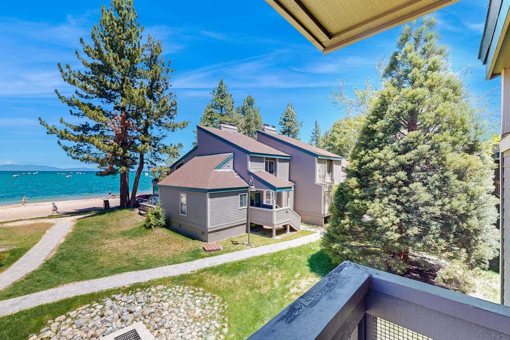 Cozy townhome with private beach access and numerous aquatic amenities to enjoy