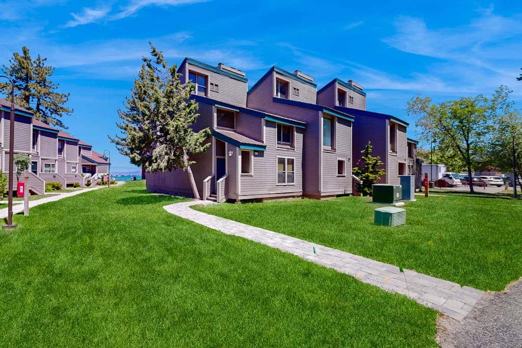 Cozy townhome with private beach access and numerous aquatic amenities to enjoy