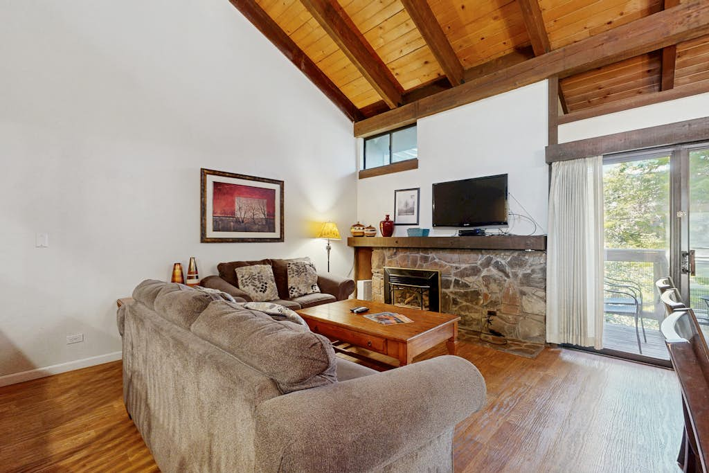 Get to know the great outdoors from this 3-story home with lakefront pool access