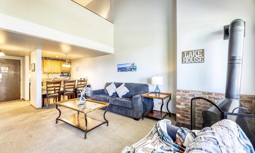 Lakeland Village Cozy Mountain View Retreat