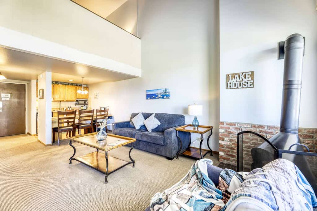 Lakeland Village Cozy Mountain View Retreat