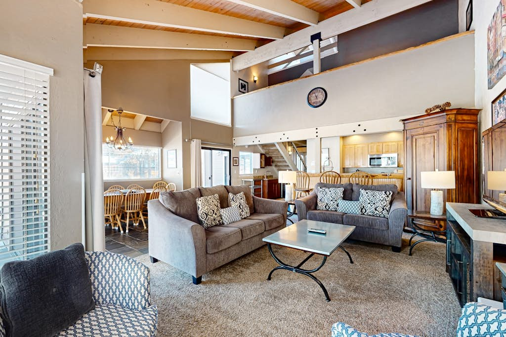 Inviting townhome with serene days on the beach and numerous relaxing amenities