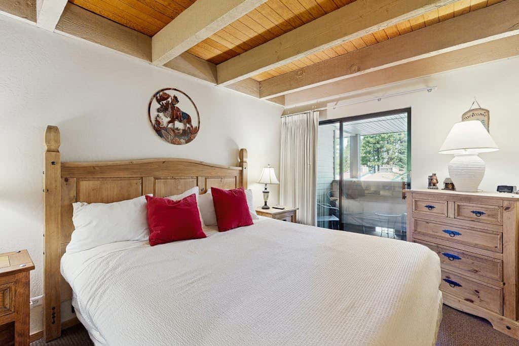 Discover the charms of Lake Tahoe & nearby Heavenly