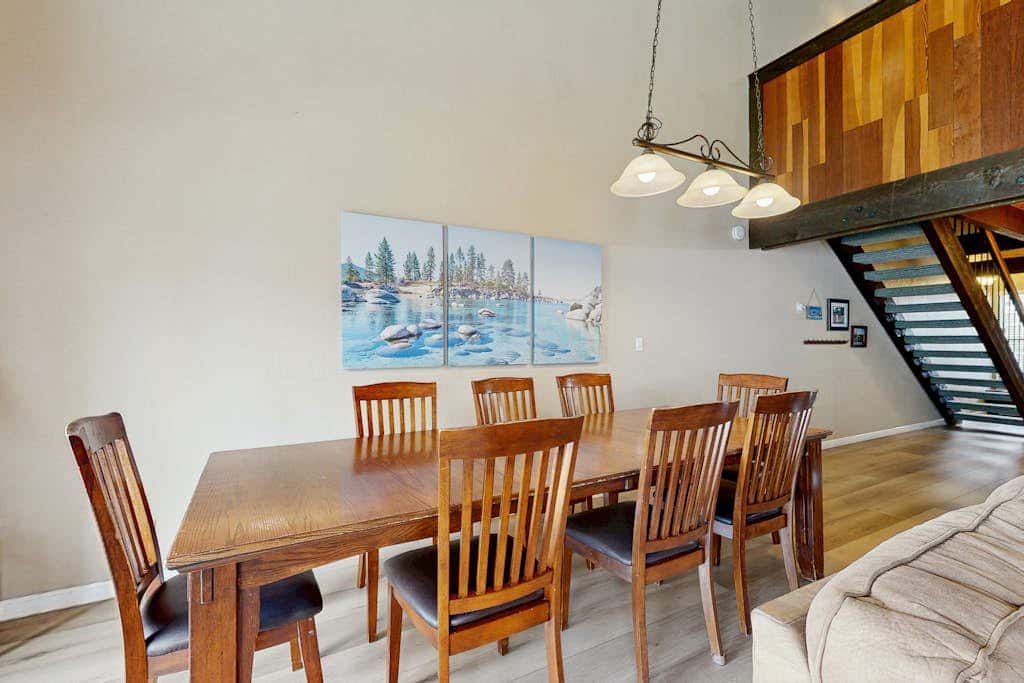 Lovely townhome with soothing lake view from the deck and relaxing amenities