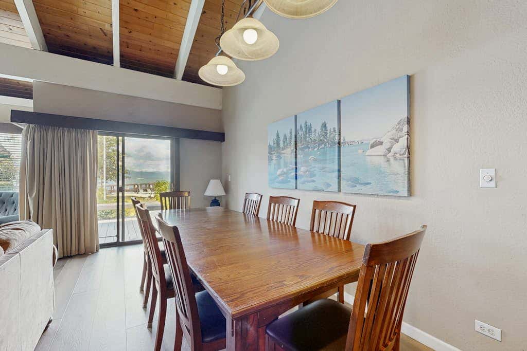 Lovely townhome with soothing lake view from the deck and relaxing amenities